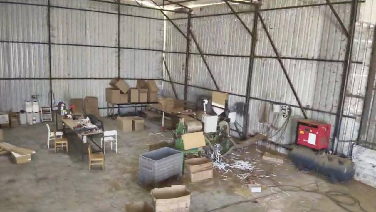Sakarya'da Kaçak Sigara Fabrikasına Baskın: 610 Bin Makaron ve Çok Sayıda Ekipman Ele Geçirildi