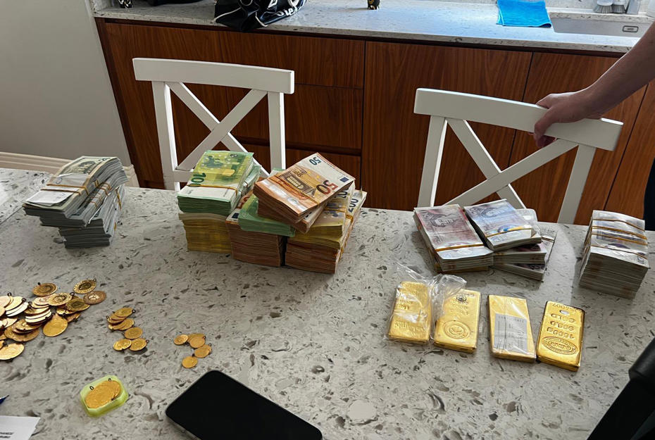 Mersin Büyükşehir Belediyesi’ne Yolsuzluk Soruşturması ve Evinden Servet Çıkan Şüpheli