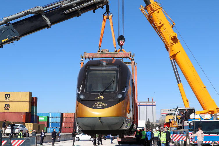 Gaziantep'in pistlerinde bulunan ulusal banliyö tren