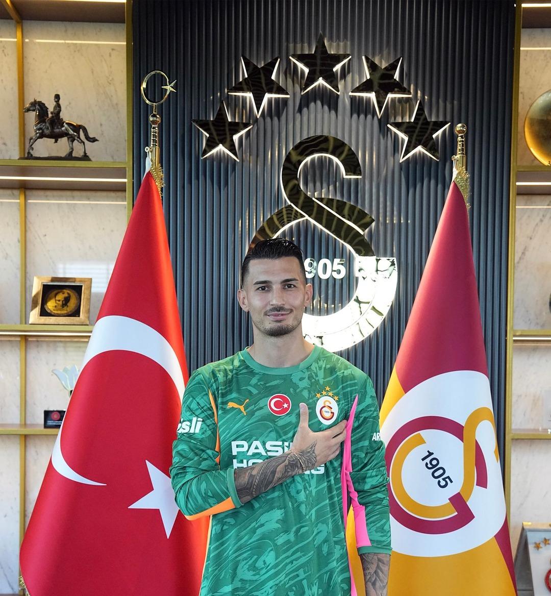 Galatasaray'ın efsanevi kalecileri, Uoğurcan Çakir'in videosunu paylaştı! Sarı kırmızıların paylaşımı sosyal medyada patladı ... 5
