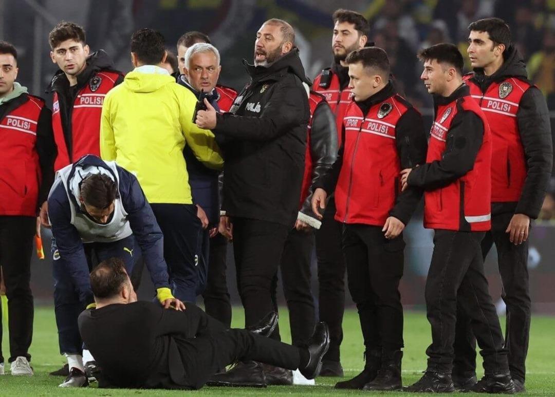 Galatasaray ayrıca Athletic Okan Buruk ile özel bir röportaj yayınladı! Jose Mourinho da burun basın etkinliği İtirafı ... 2