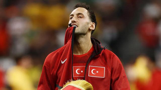 Hakan Çalhanoğlu’ndan milli takım dönüşü flaş karar!